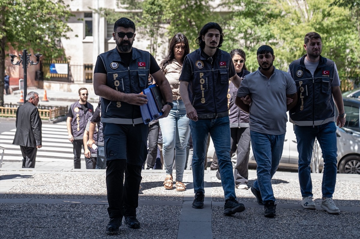 Erzurum merkezli 5 ilde düzenlenen telefon dolandırıcılığı operasyonunda 6 şüpheli gözaltına...