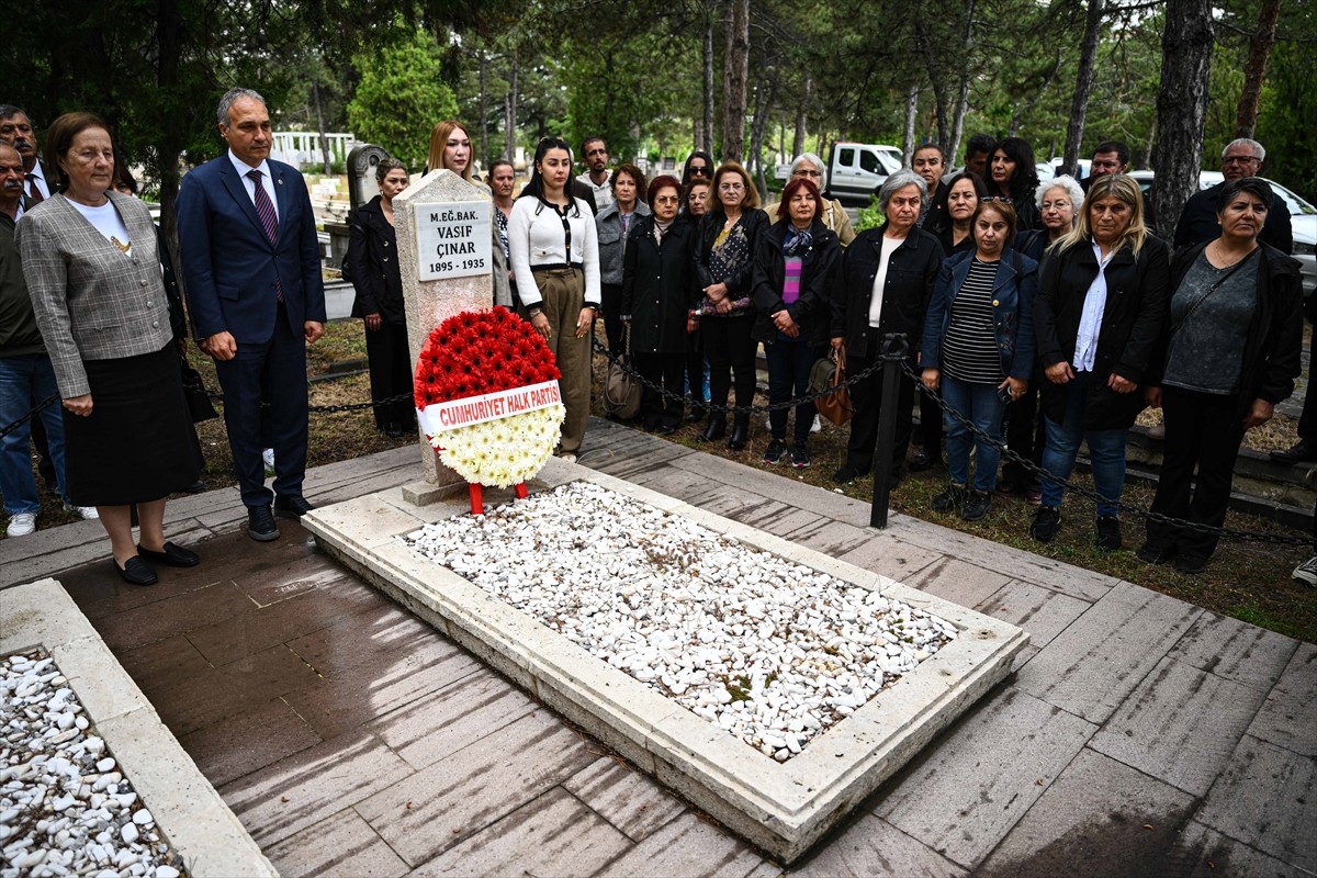 Eski Milli Eğitim Bakanı Hüseyin Vasıf Çınar, vefatının 90. yılında Cebeci Asri Mezarlığı'nda...