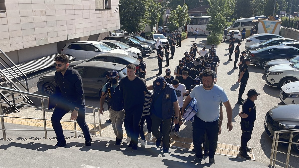 Eskişehir merkezli operasyonda, sosyal medya hesaplarından yüksek kazançlı yatırım vaadiyle...