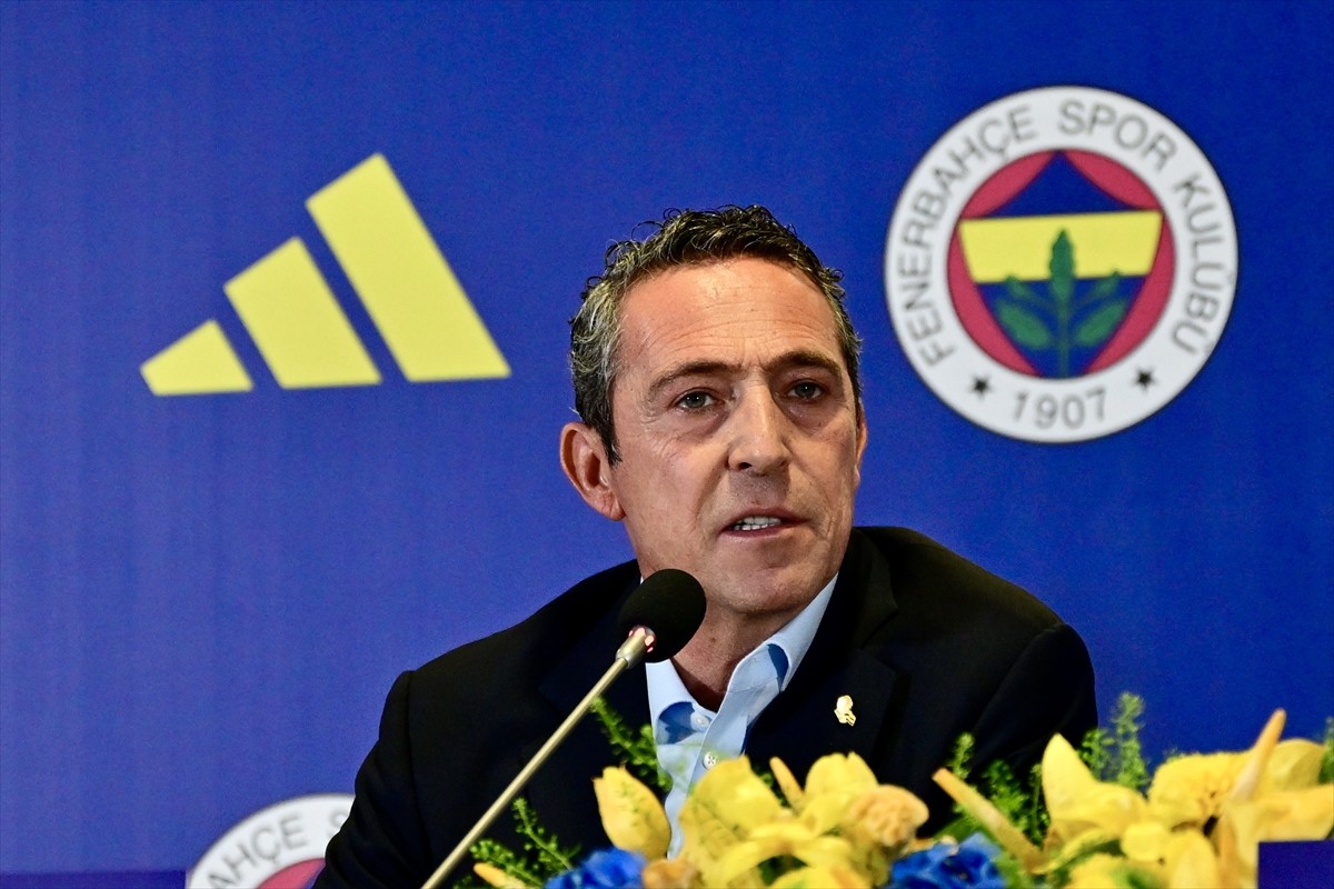 Fenerbahçe ile Adidas firması arasında forma sponsorluğu anlaşması gerçekleştirildi. Ülker...