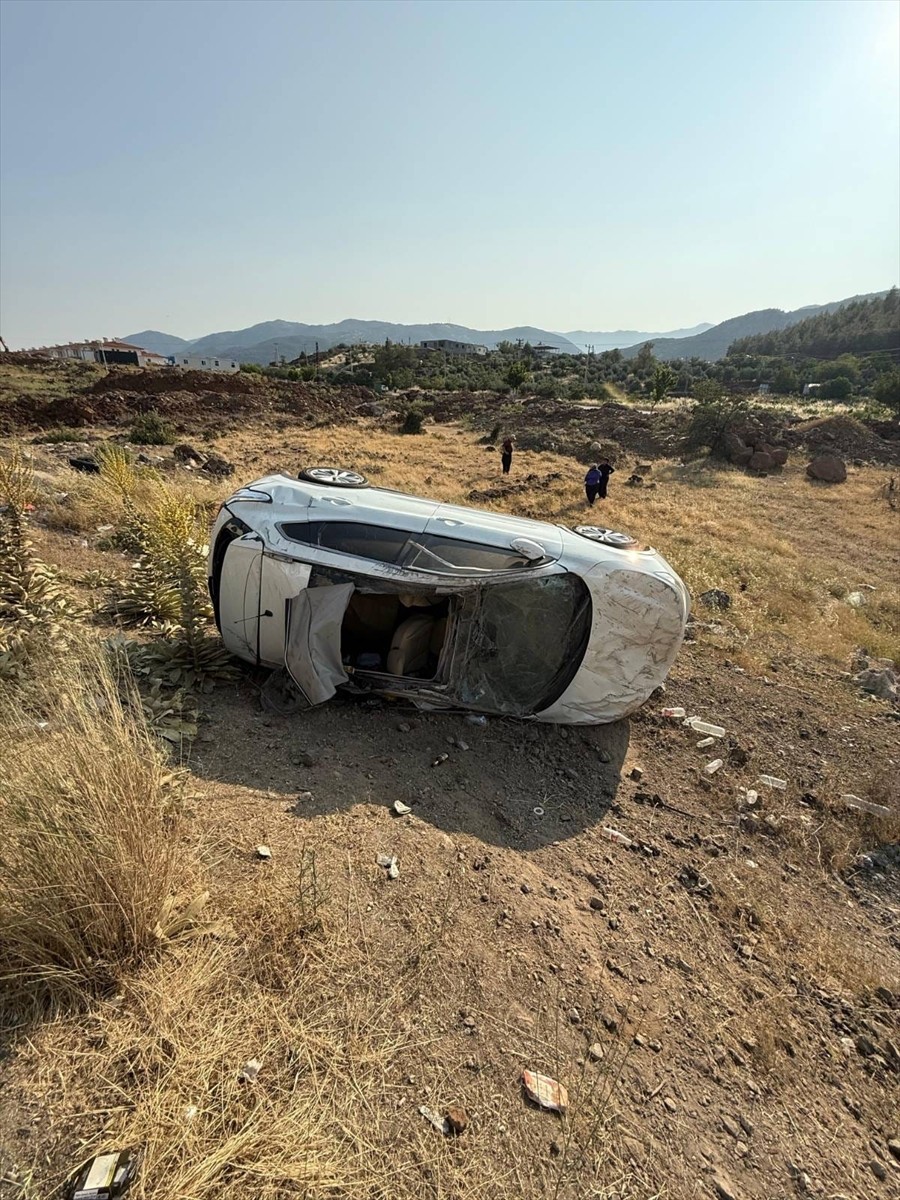Gaziantep'in İslahiye ilçesinde iki otomobilin çarpışması sonucu 5 kişi yaralandı.