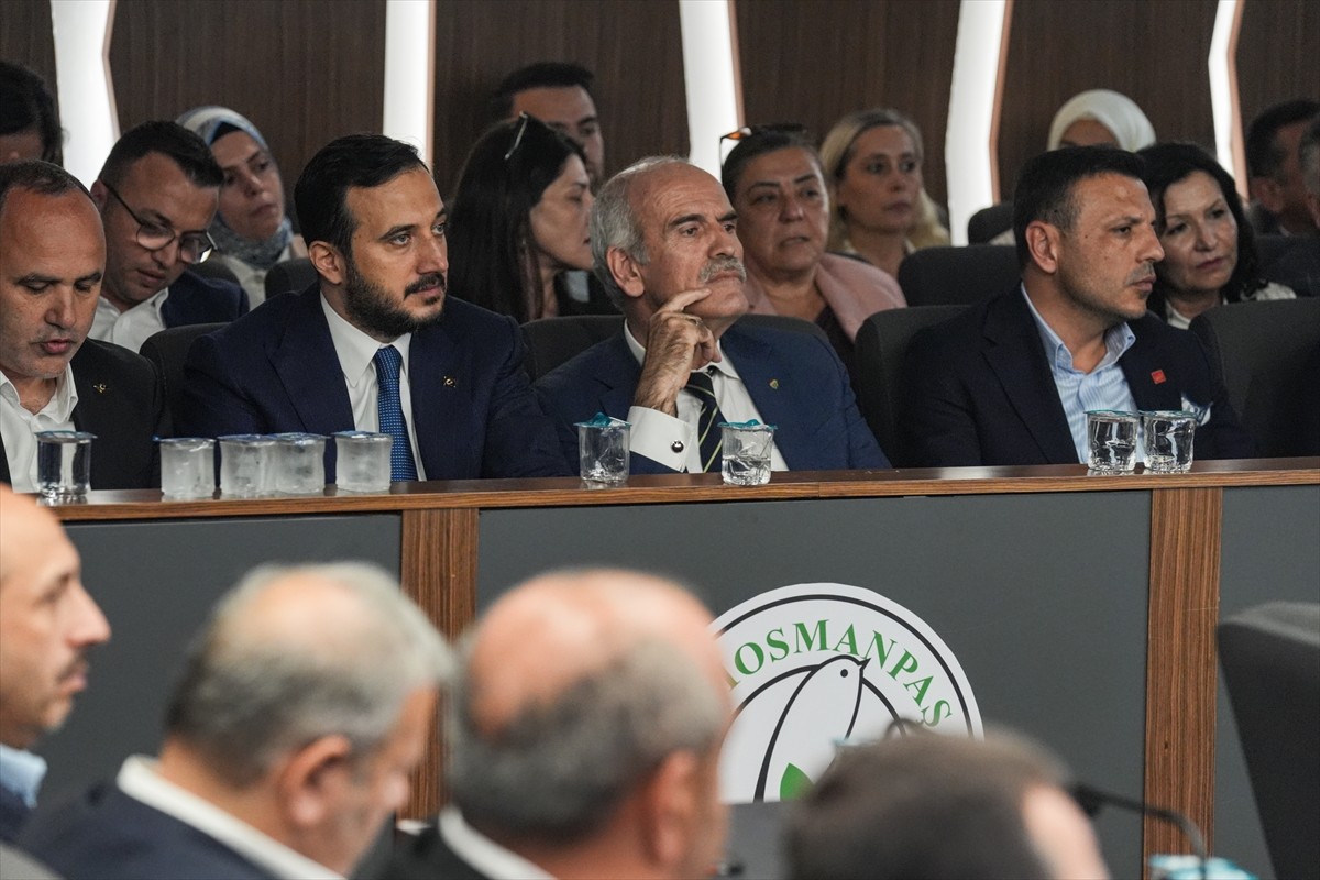 Gaziosmanpaşa Belediye Meclisinde, tutuklanan Belediye Başkanı Hakan Bahçetepe'nin görevden...