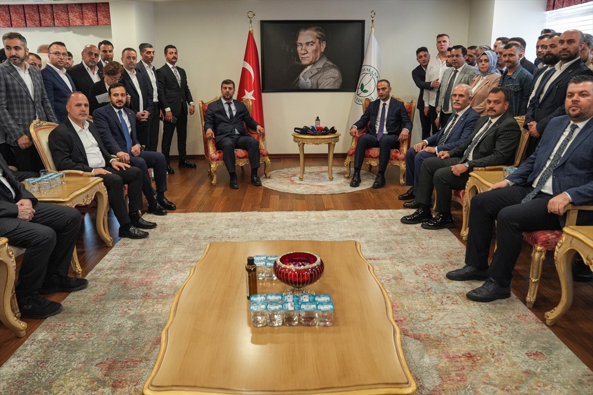 Gaziosmanpaşa Belediye Meclisinde, tutuklanan Belediye Başkanı Hakan Bahçetepe'nin görevden...