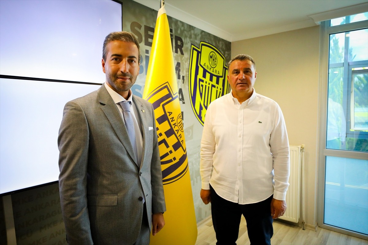 Gelecek sezon 2. Lig'de mücadele edecek MKE Ankaragücü Kulübü, teknik direktör Mustafa Kaplan...