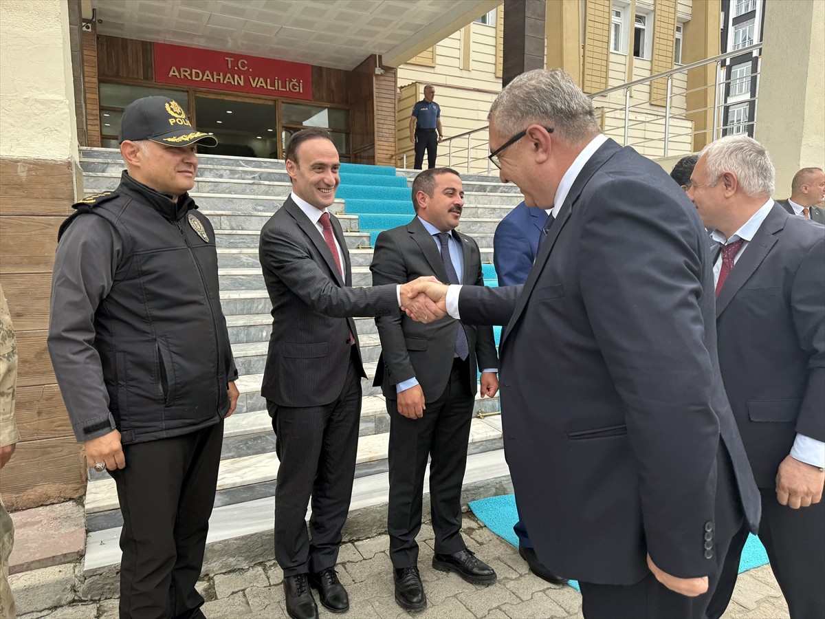 Gürcistan'ın Ahıska Bölge Valisi Zaal Gelashvili (sağda), Ardahan Valiliğini ziyaret etti.