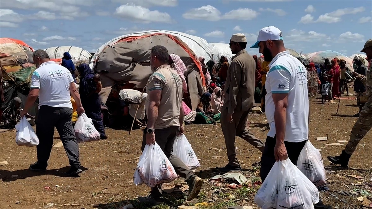 Hak İnsani Yardım Derneği, Kurban Bayramı dolayısıyla bağışlanan kurbanları Somali'de ihtiyaç...
