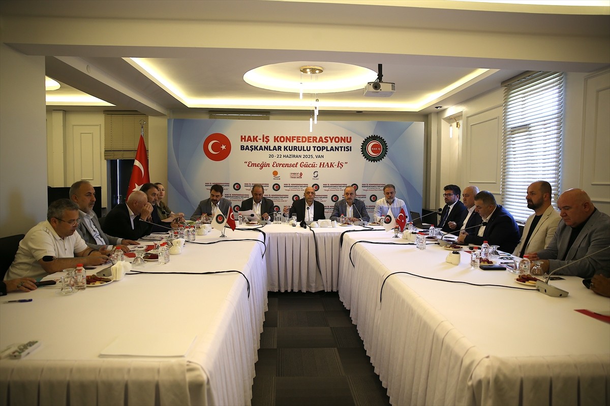 HAK-İŞ Başkanlar Kurulu Toplantısı, Van'ın Edremit ilçesindeki Evliya Çelebi Uygulama Oteli...