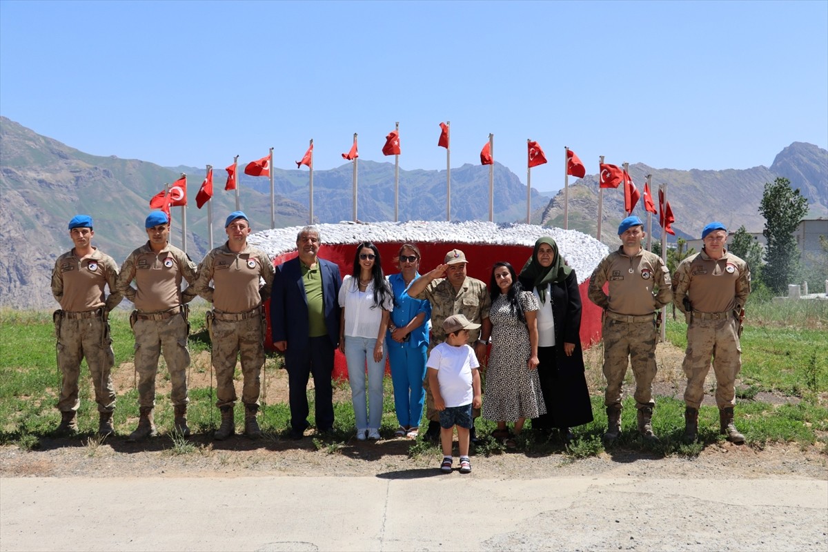 Hakkari'de asker olma hayali kuran özel gereksinimli Umut Kahraman, bir günlüğüne askerlik...