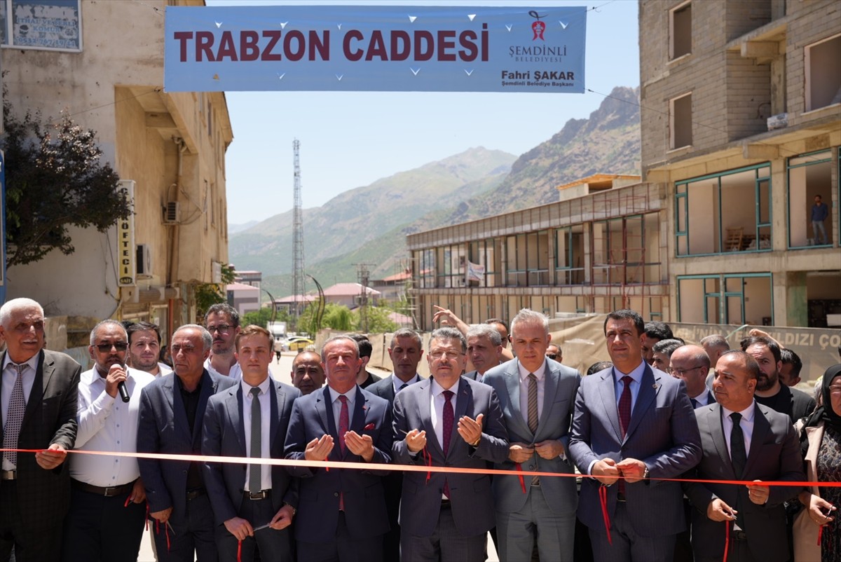 Hakkari'nin Şemdinli ilçesinde düzenlenen törenle "Trabzon Caddesi"nin açılışı gerçekleştirildi....