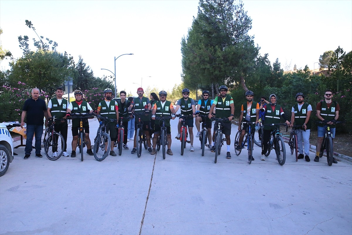 Hatay'da Yeşilay tarafından "Sağlıklı yaşamın keyfini birlikte sürelim" sloganıyla bu yıl 12'nci...
