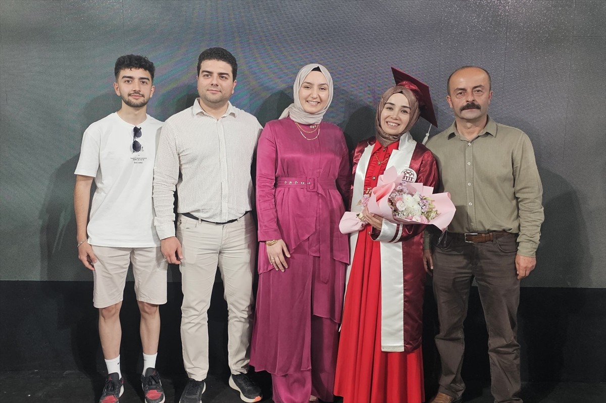 Hitit Üniversitesi Güzel Sanatlar Tasarım ve Mimarlık Fakültesi Moda Tasarımı Bölümünden...