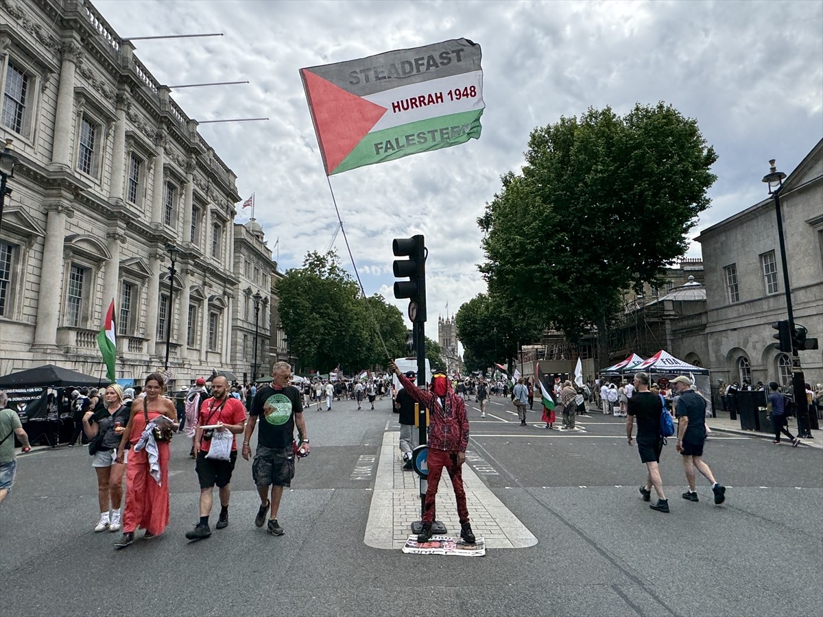 İngiltere'nin başkenti Londra'da on binlerce Filistin destekçisi, İsrail'in Gazze ve İran...