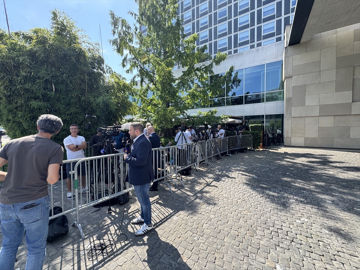 İran ile Almanya, Fransa ve İngiltere arasındaki üst düzey katılımlı toplantı Cenevre'de başladı....