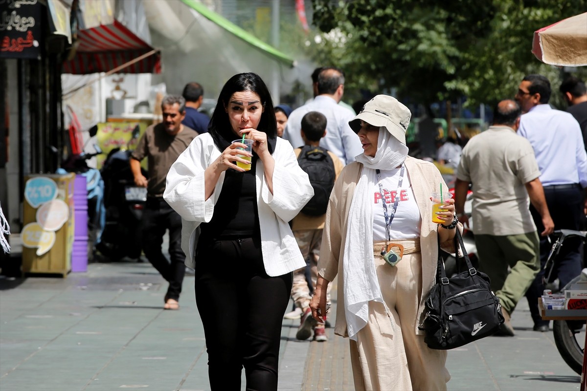 İran’ın başkenti Tahran’da, üç gün önce başlayan normalleşme süreci artık belirgin şekilde...