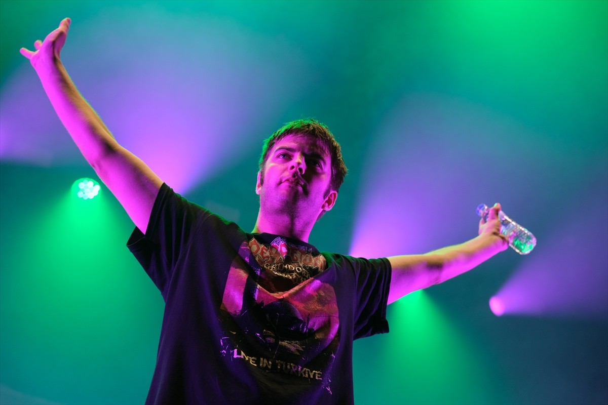 İrlandalı müzik grubu "Fontaines D.C." İstanbul konserinde Filistin'e destek mesajı verdi.