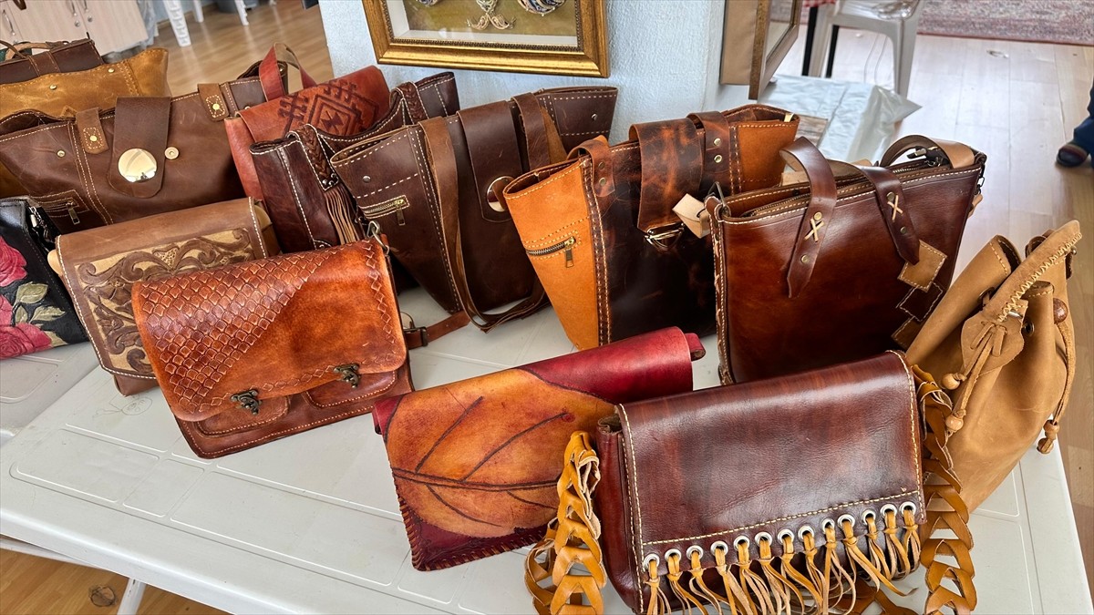 Isparta'nın Aksu ilçesinde Halk Eğitim Merkezi bünyesinde kurs gören 25 kadın, Türk kültüründe...