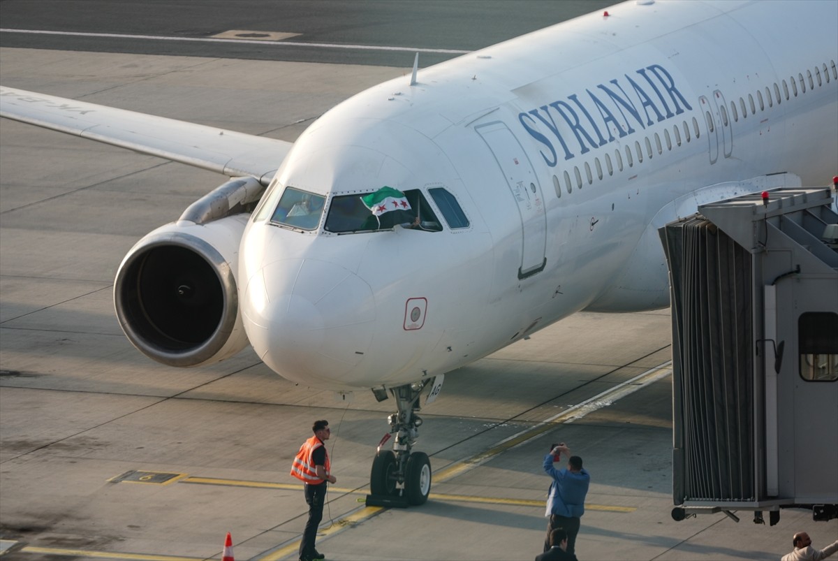 İstanbul'a 12 yıl aradan sonra ilk seferini düzenleyen Suriye Havayolları'na ait uçak...