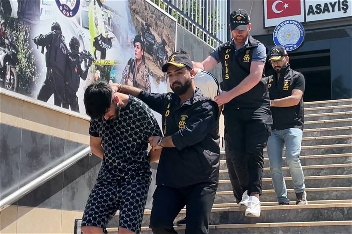 İstanbul'da çalıntı plakalı araçla iş yerinden kasa hırsızlığı yapan 3 zanlı...