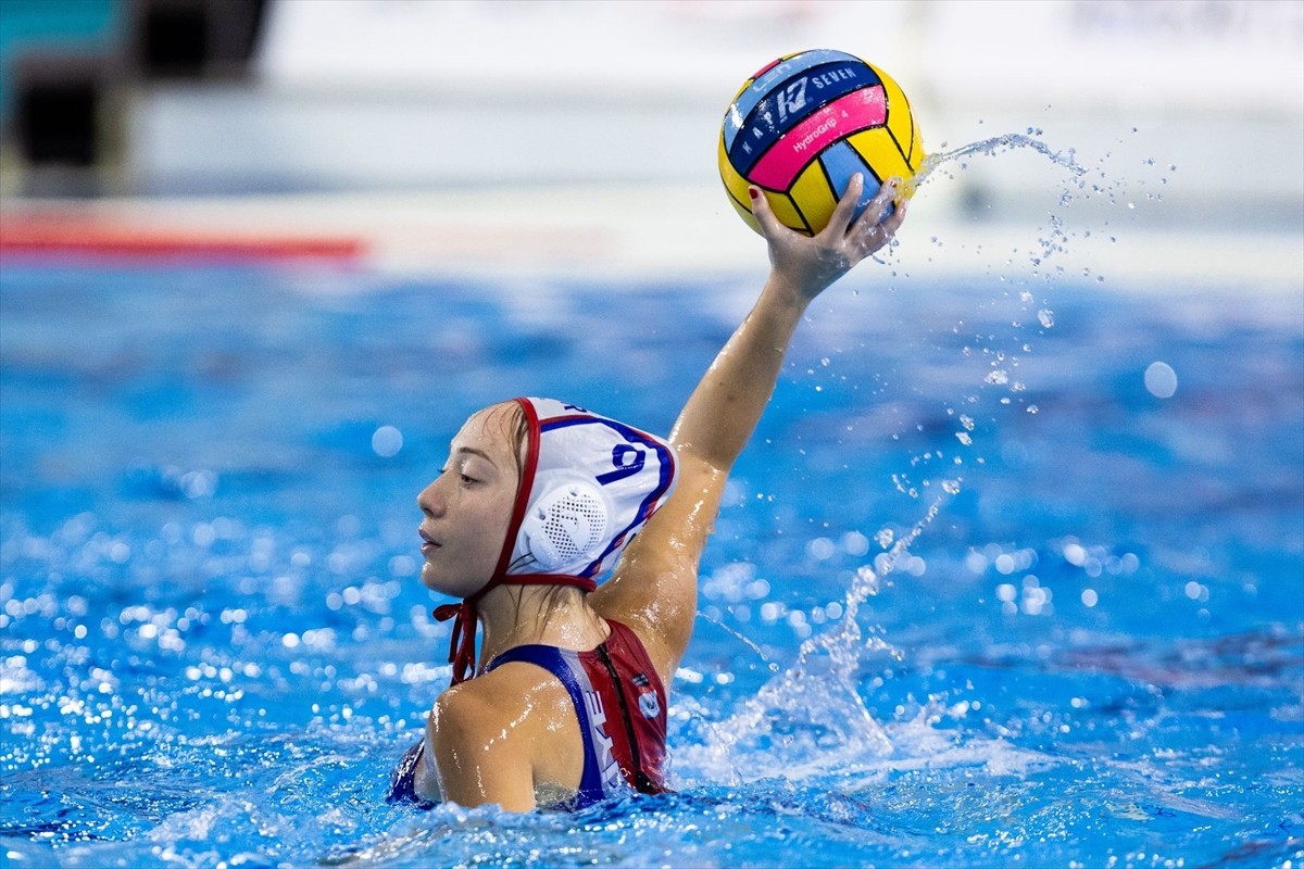 İstanbul'da düzenlenen 16 Yaş Altı Kızlar Avrupa Sutopu Şampiyonası'nda Türkiye ile Slovakya...