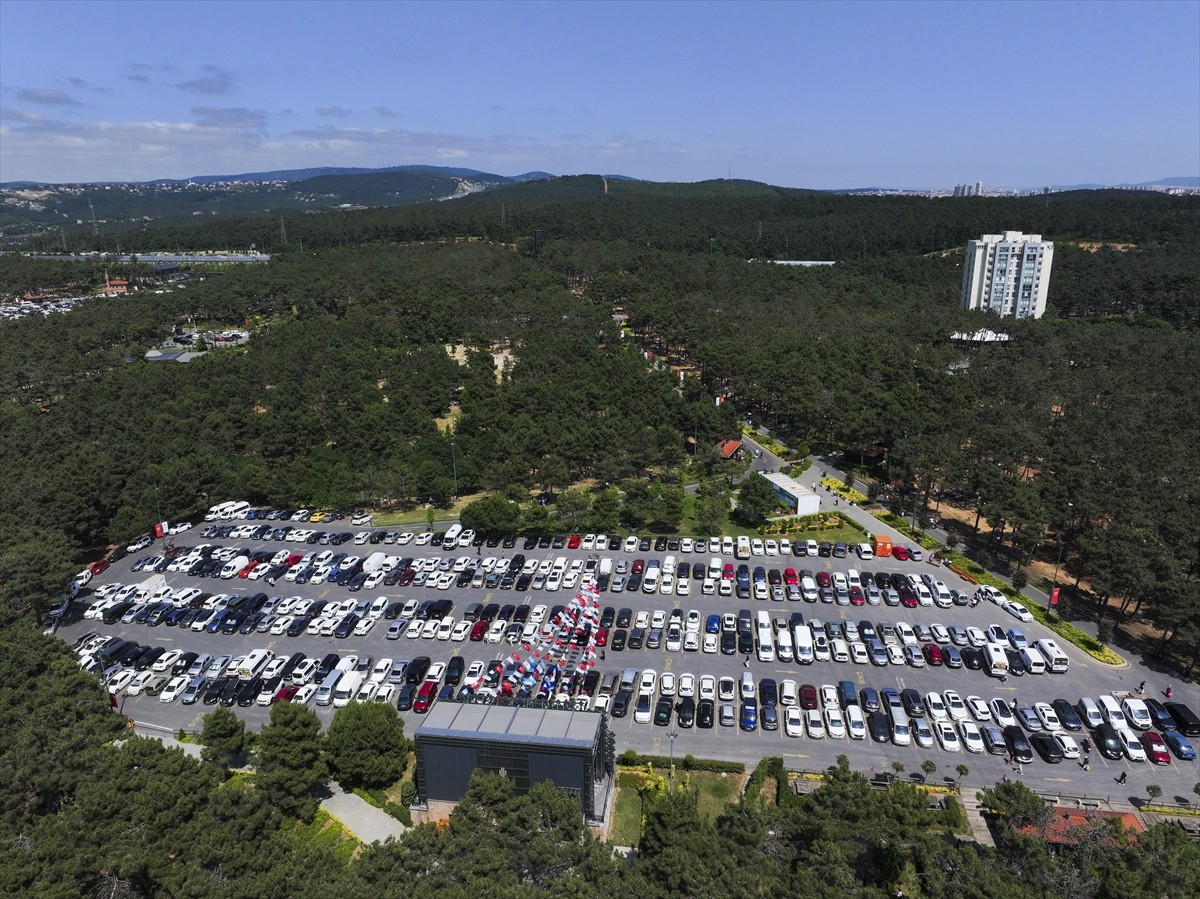İstanbul'da Kurban Bayramı'nın üçüncü gününde havanın da sıcak olmasını fırsat bilen vatandaşlar...