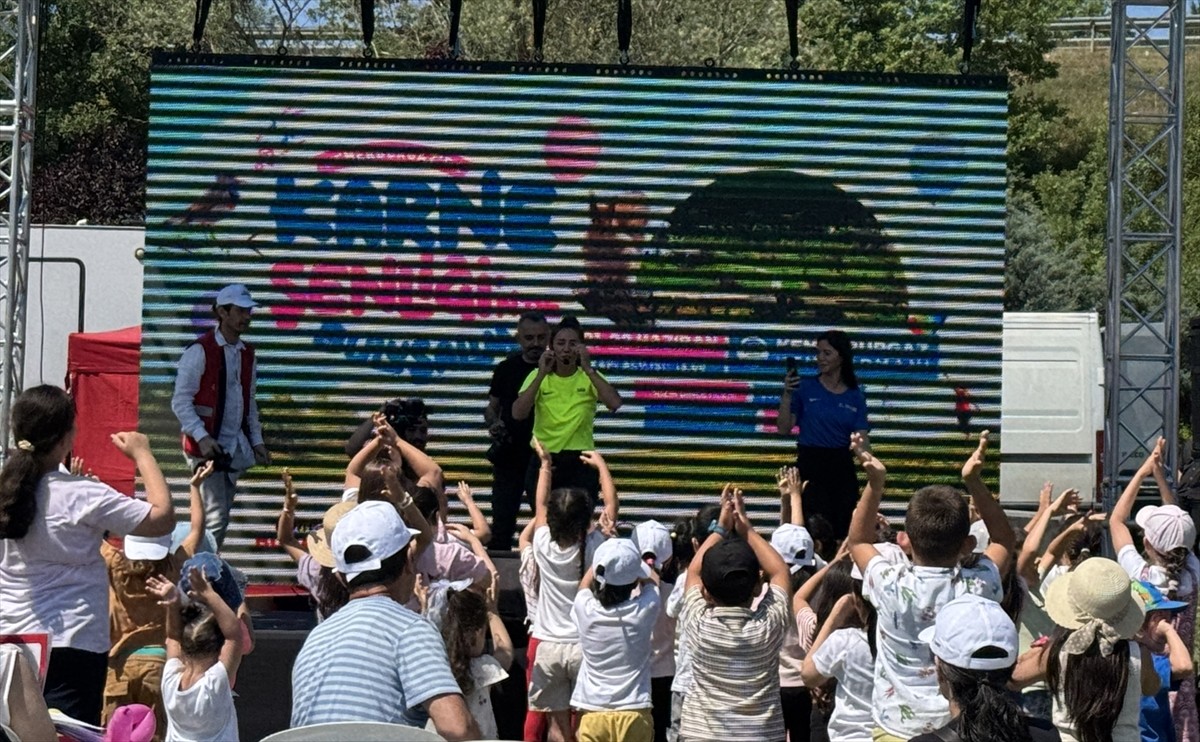 İstanbul Büyükşehir Belediyesince (İBB), karnesini alan öğrenciler için karne şenliği organize...