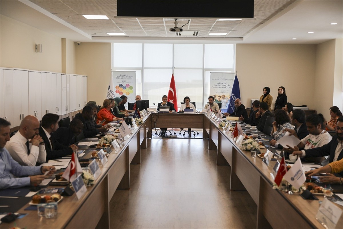 İstanbul Medipol Üniversitesi'nde düzenlenen "Yükseköğretimde Sınırları Aşmak: Uluslararası...