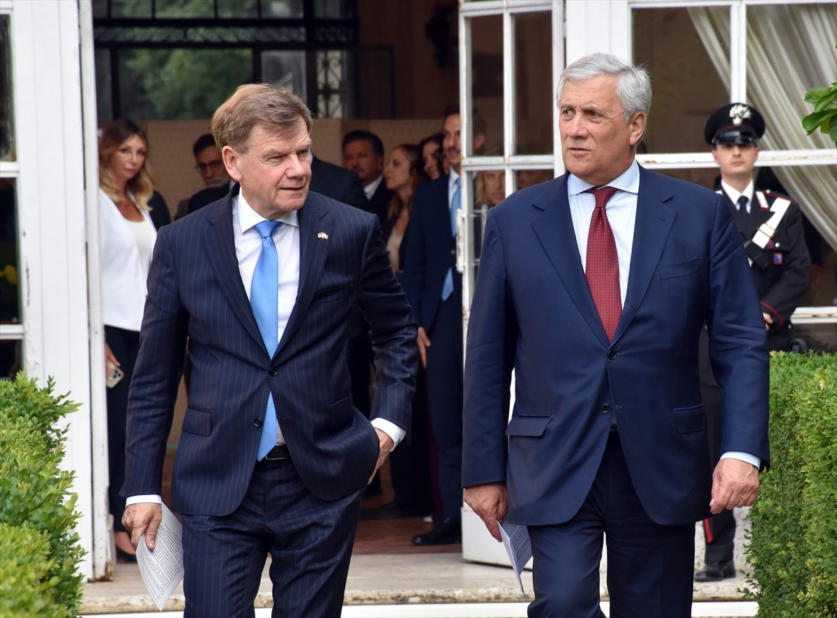 İtalya Başbakan Yardımcısı ve Dışişleri Bakanı Antonio Tajani (sağda) ve Almanya Dışişleri Bakanı...