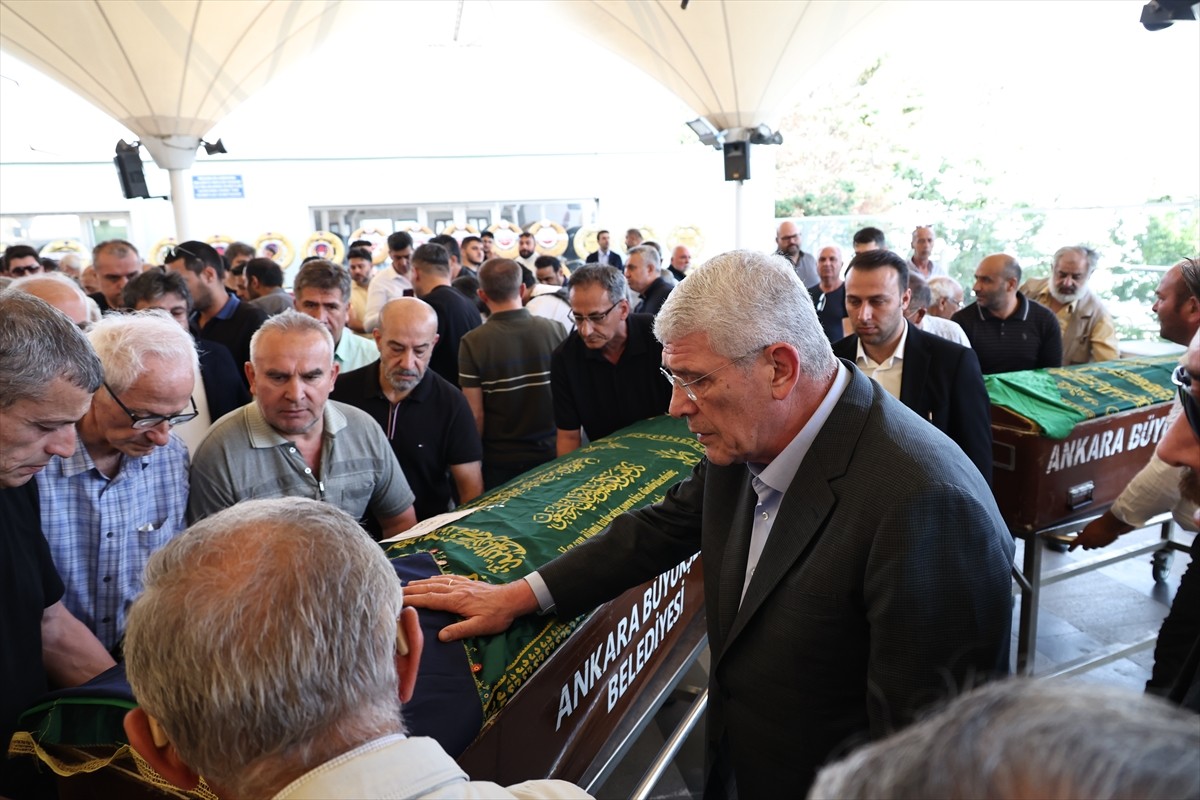 İYİ Parti Genel Başkanı Müsavat Dervişoğlu, hayatını kaybeden ilkokul öğretmeni Sevil Şeker'in...