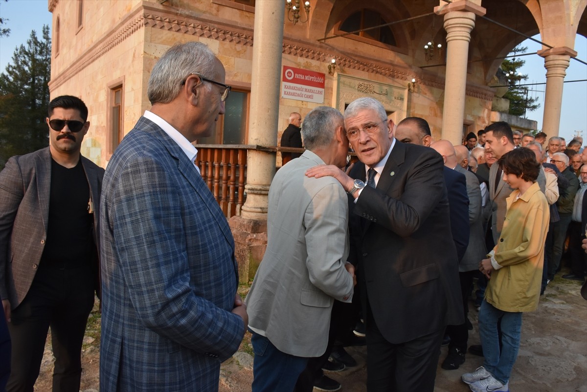 İYİ Parti Genel Başkanı Müsavat Dervişoğlu, Ordu'nun Fatsa ilçesindeki Kabakdağı Camisi'nde bayram...