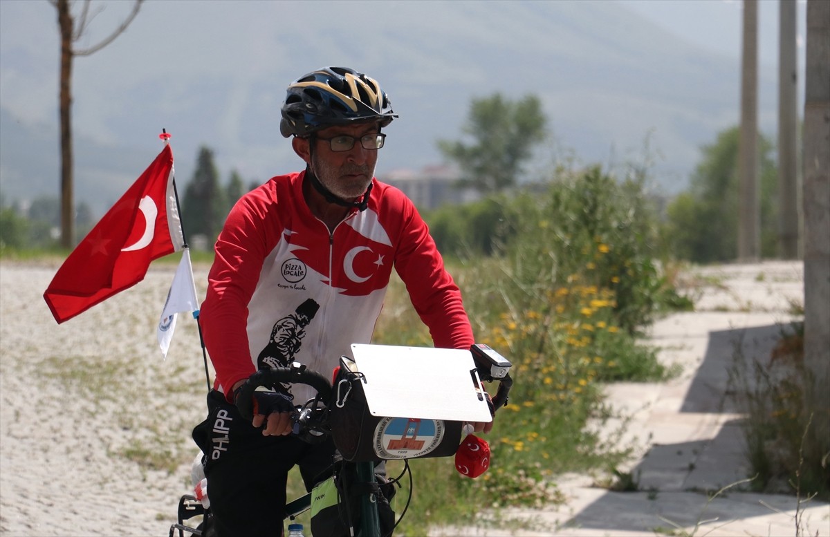 İzmir'de yaşayan Orhan Kotluk, "93 Harbi" kahramanlarından Erzurumlu Nene Hatun ve şehitleri anmak...