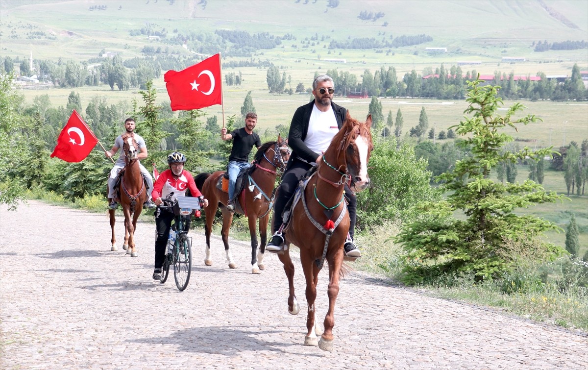 İzmir'de yaşayan Orhan Kotluk, "93 Harbi" kahramanlarından Erzurumlu Nene Hatun ve şehitleri anmak...