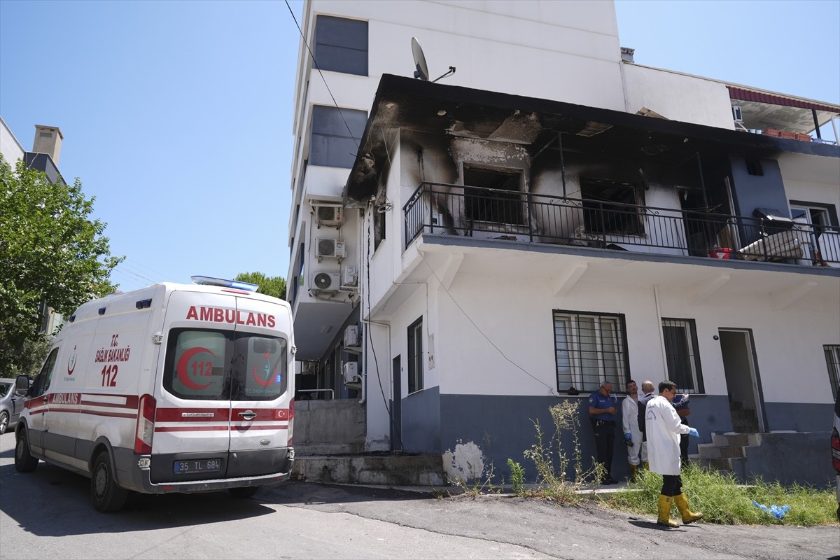 İzmir'in Bornova ilçesinde KOAH hastası kadın, evinde çıkan yangında yaşamını yitirdi. Komşuların...
