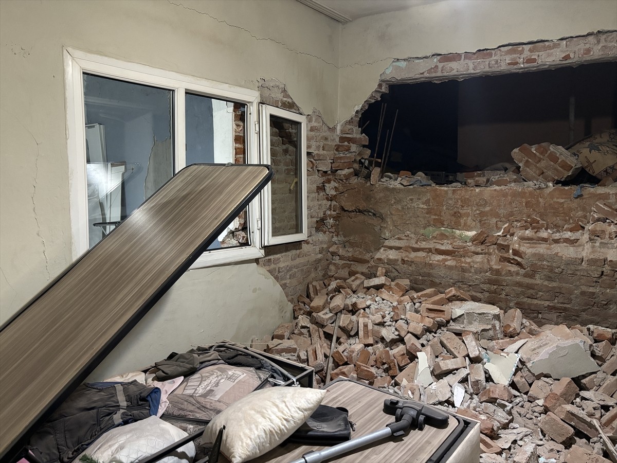 İzmir Büyükşehir Belediyesi tarafından yapımı devam eden Buca Onat Tüneli inşaatı nedeniyle bir...