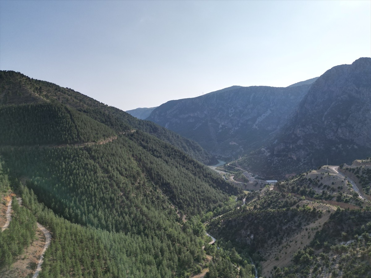 Kahramanmaraşlı Doğa Severler, Kurban Bayramı tatilini Göksun ilçesi sınırları içerisindeki Kale...