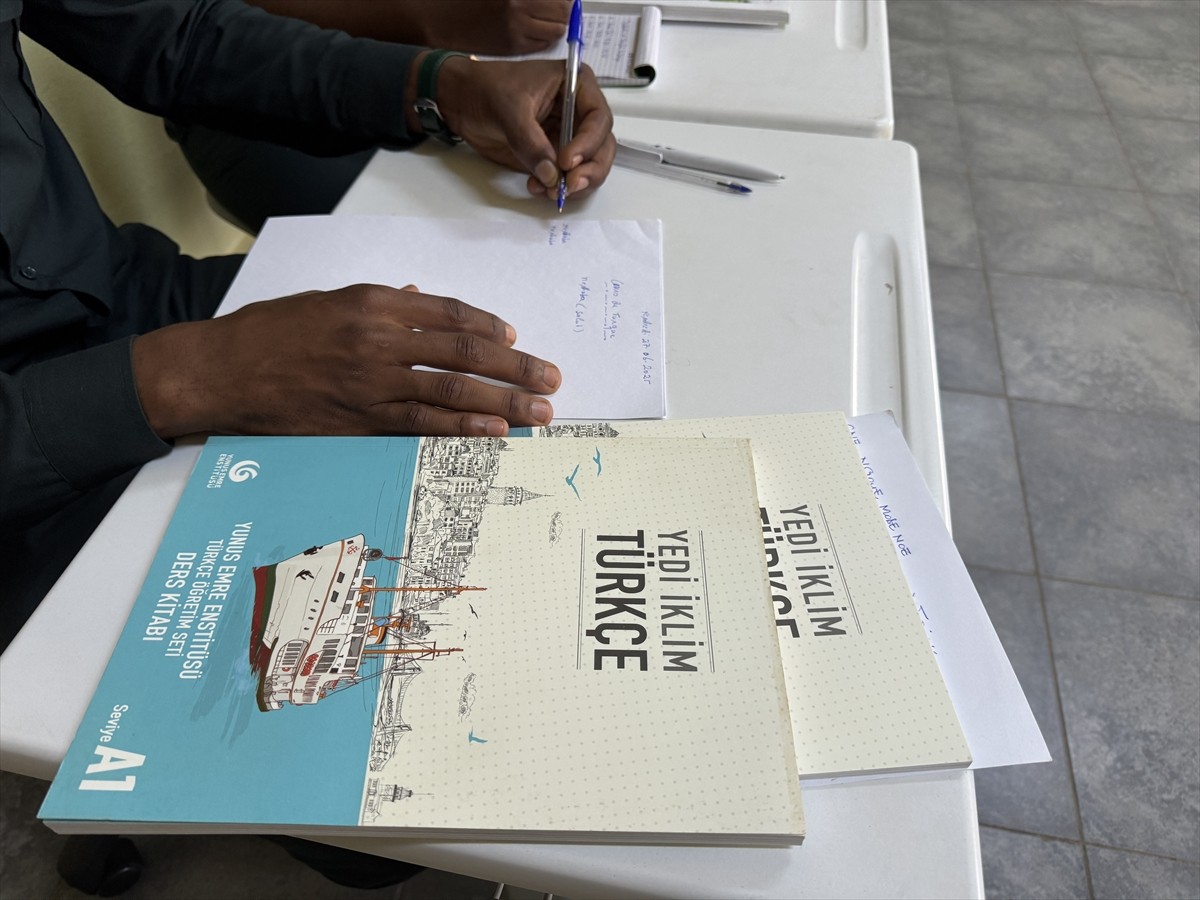 Kamerun Silahlı Kuvvetleri personeline yönelik Türkçe dil eğitimi kapsamında mayısta açılan Türkçe...