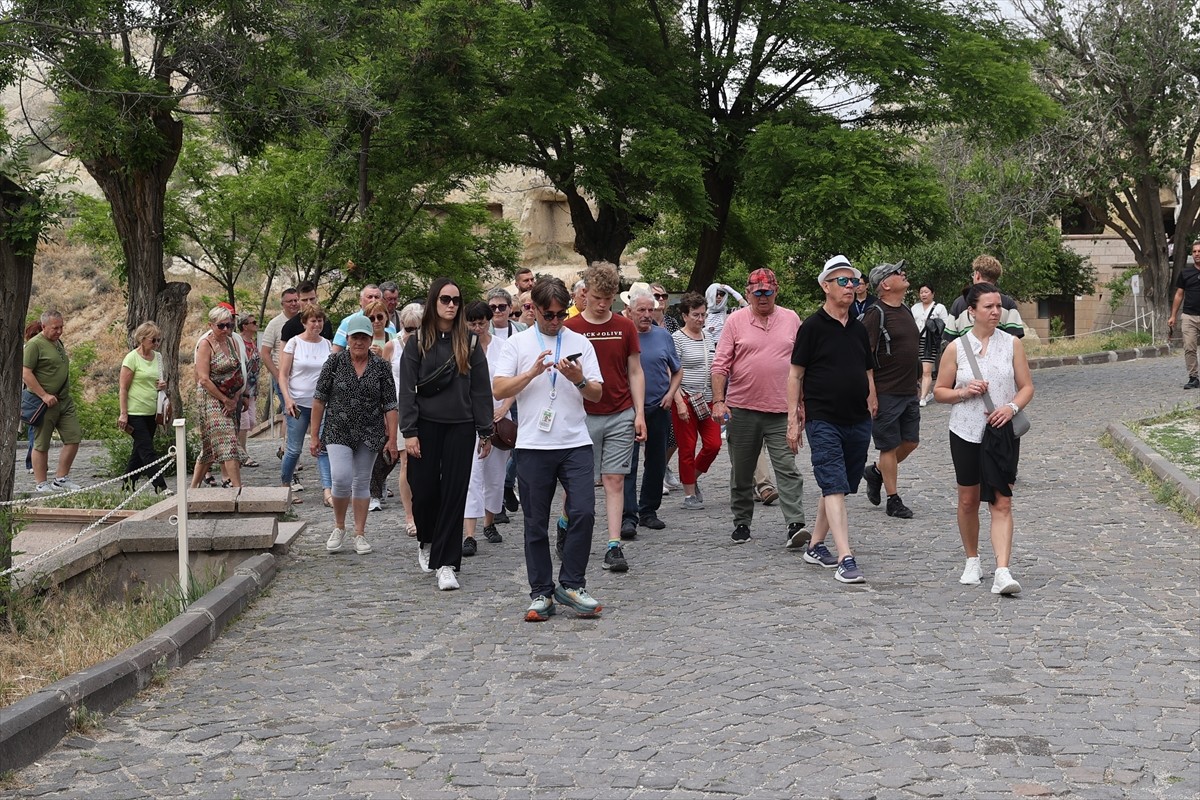 Kapadokya'daki tesislerde Kurban Bayramı'na sayılı günler kala doluluk oranı yüzde 90'a ulaştı....