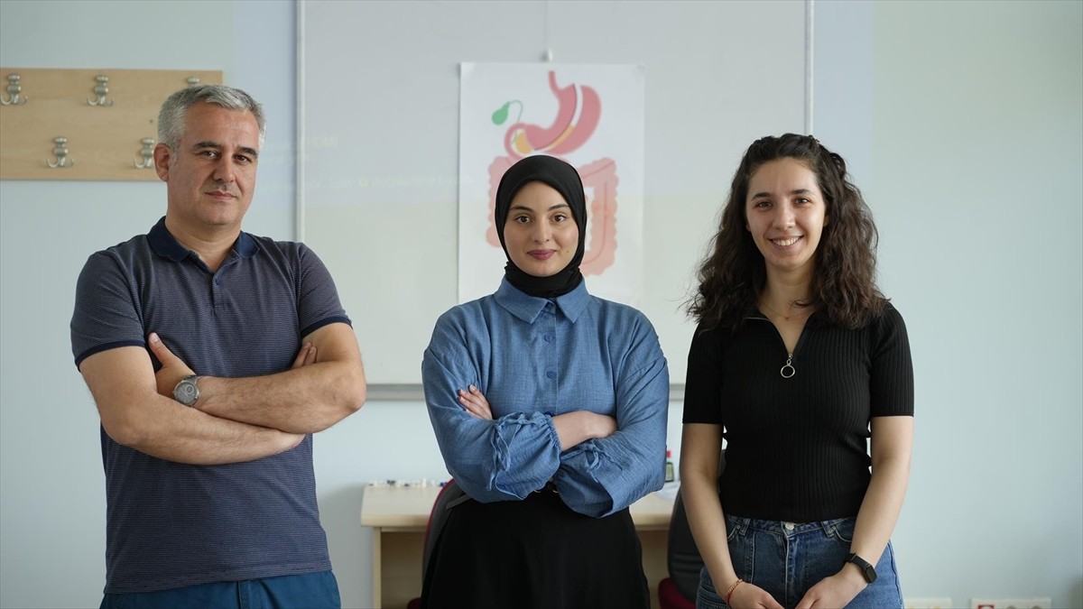 Karabük Üniversitesi öğrencileri, yalnızca hedef bölgeye ilaç salımı yapan "akıllı kapsül"...