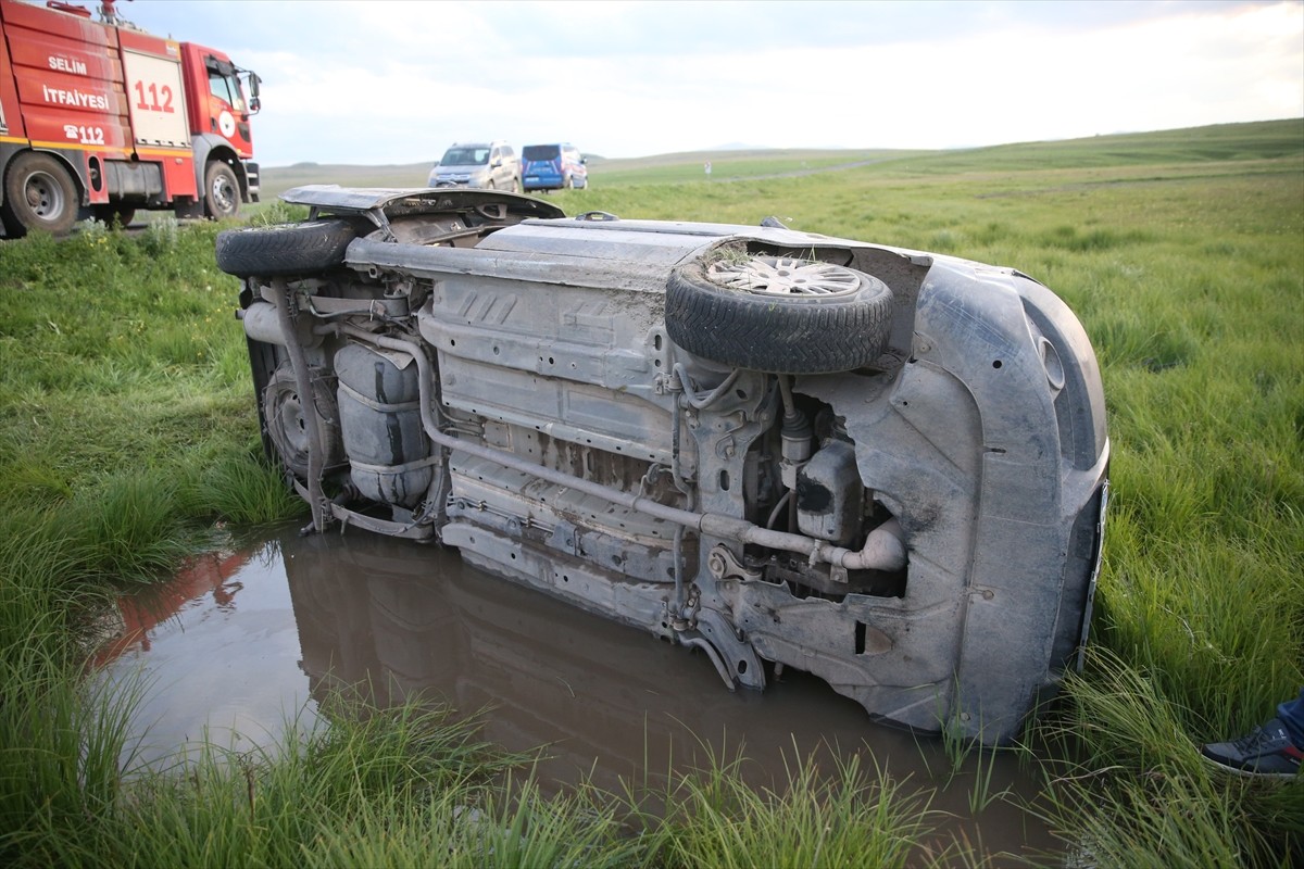 Kars'ın Selim ilçesinde şarampole devrilen hafif ticari araçtaki 5 kişi yaralandı. İhbar üzerine...