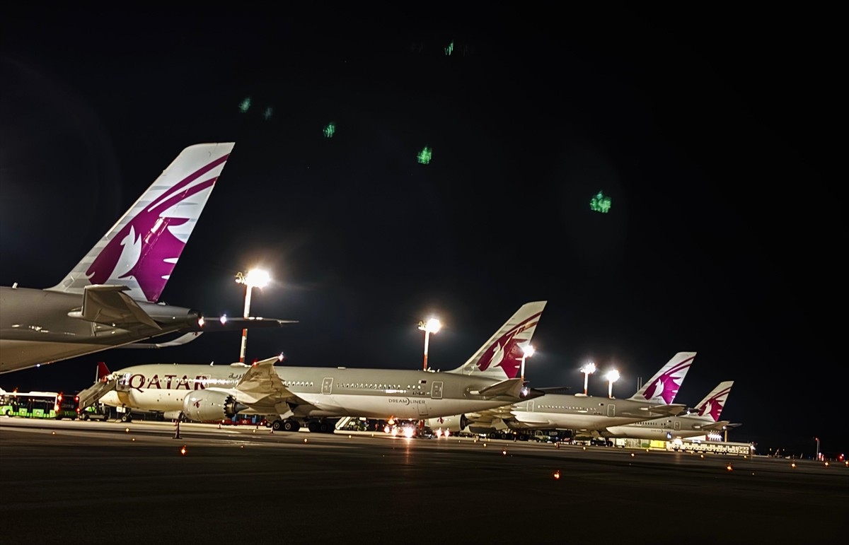 Katar'ın hava sahasını kapatma kararının ardından ülkenin bayrak taşıyıcı hava yolu şirketi Katar...