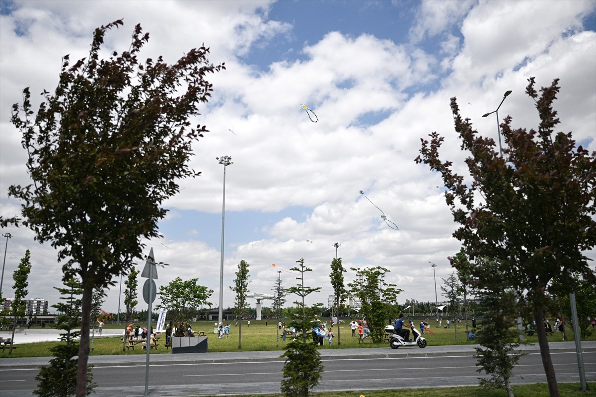 Kayseri Yeşilay Şubesince, Recep Tayyip Erdoğan Millet Bahçesi Büyük Etkinlik Alanı'nda "Uçurtmanı...