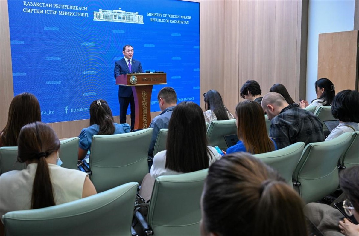 Kazakistan Dışişleri Bakanlığı Sözcüsü Aybek Smadiyarov, Astana’da düzenlediği haftalık basın...
