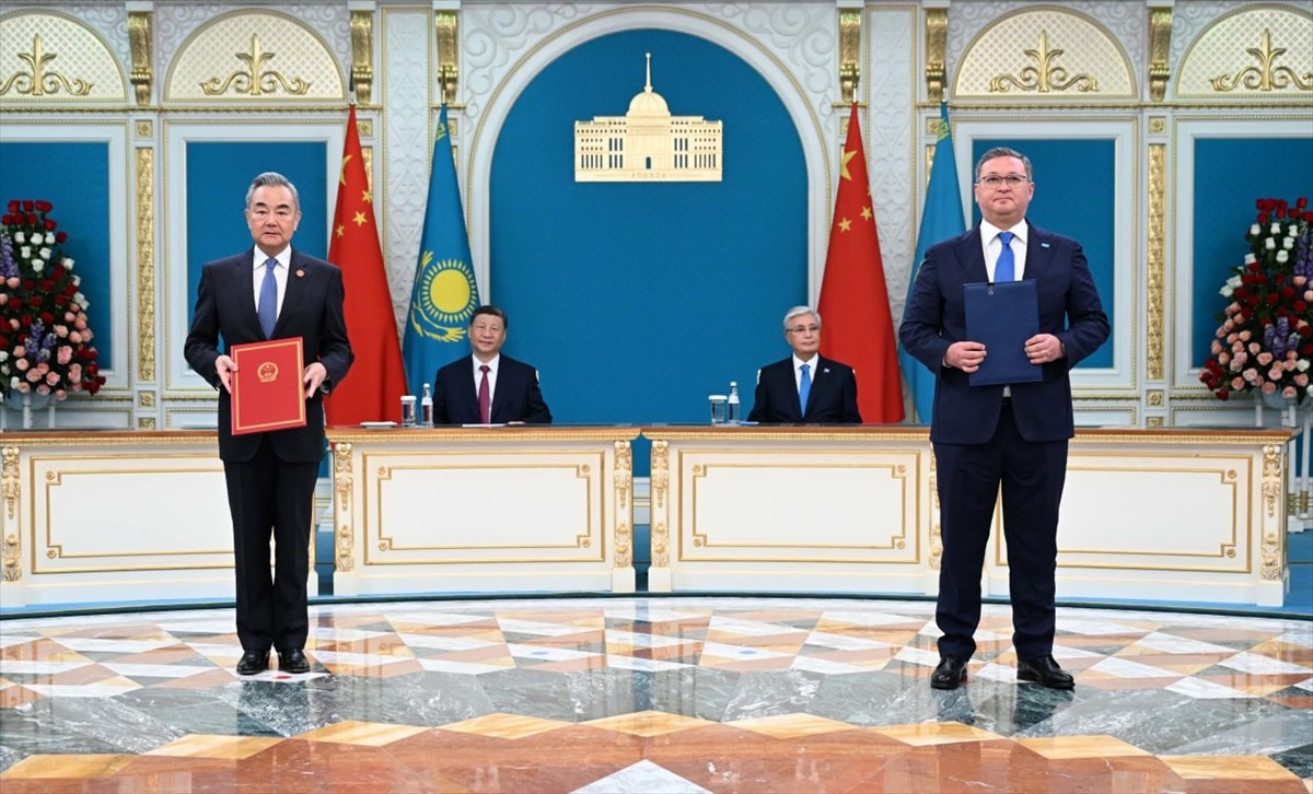 Kazakistan ve Çin arasında çeşitli alanlarda işbirliğini kapsayan 24 hükümetler arası belgeye imza...