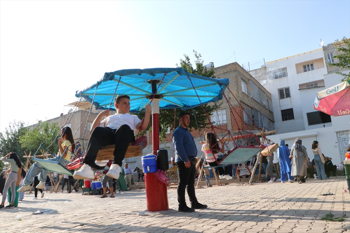 Kilis'te çocuklar için düzenlenen "bayram yeri" organizasyonu, yüzlerce yıllık gelenek olarak...