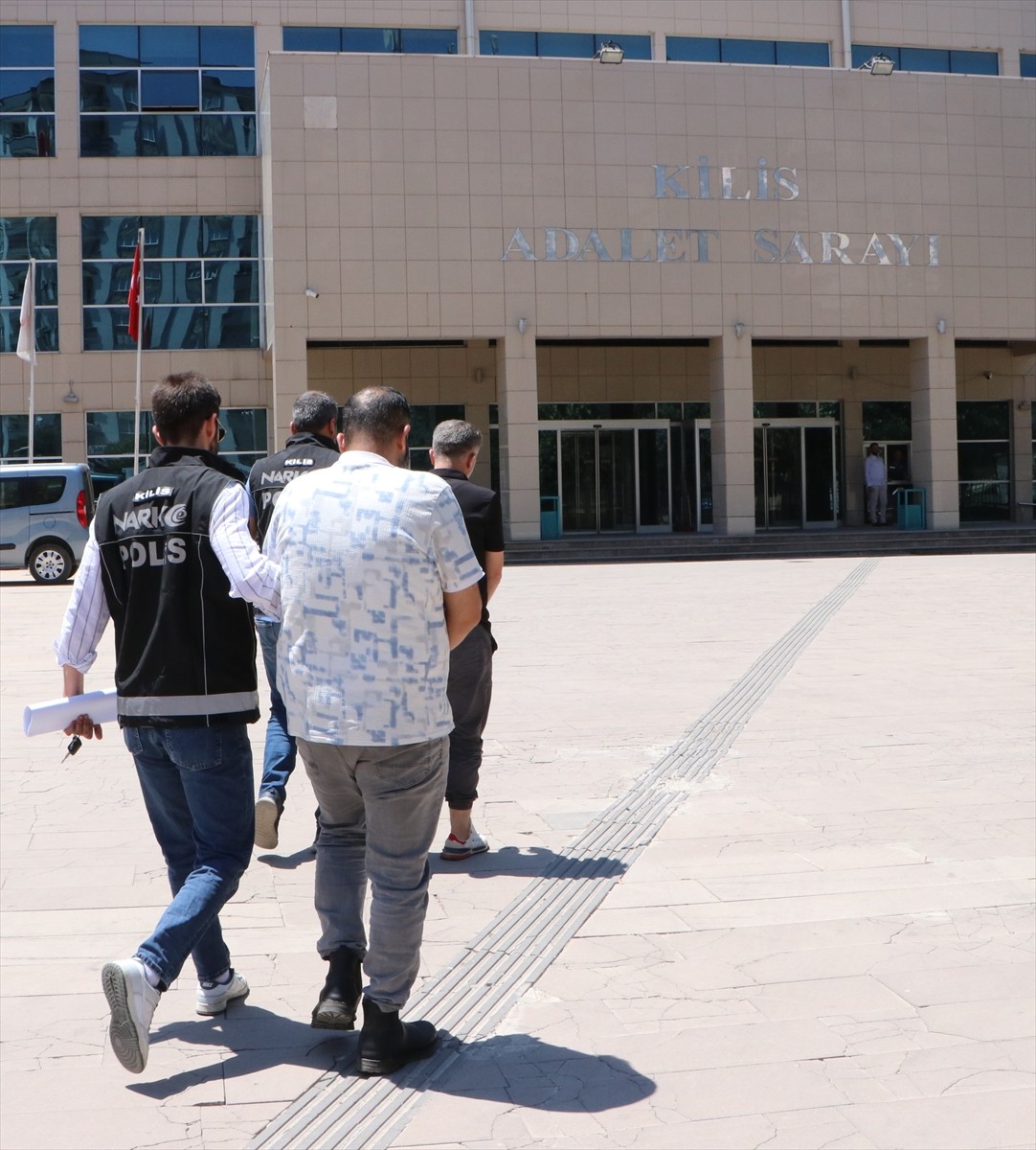 Kilis'te uyuşturucu operasyonunda yakalanan 2 şüpheli tutuklandı.