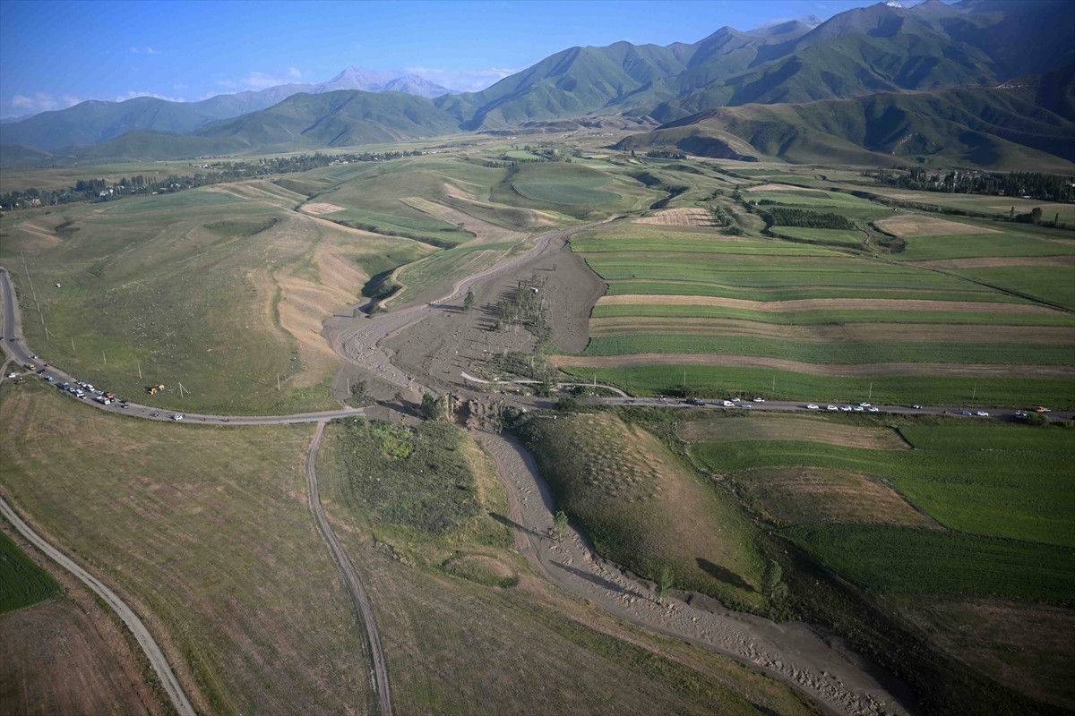 Kırgızistan'ın başkenti Bişkek'in yer aldığı Çuy Bölgesi'ne bağlı Issık Ata ilçesindeki Takır-Tor...