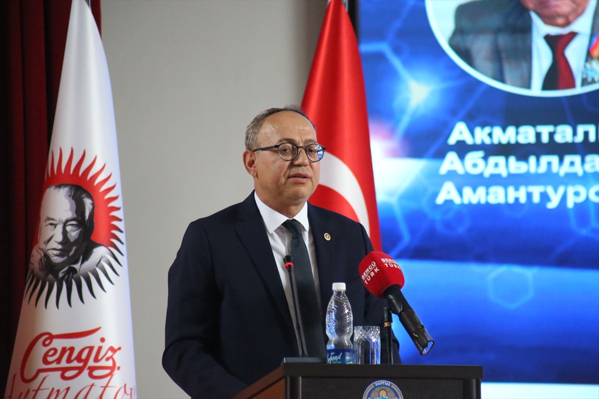 Kırgızistan'ın başkenti Bişkek'te, yazar Cengiz Aytmatov'un ölümünün 17. yılına ithafen, "Cengiz...