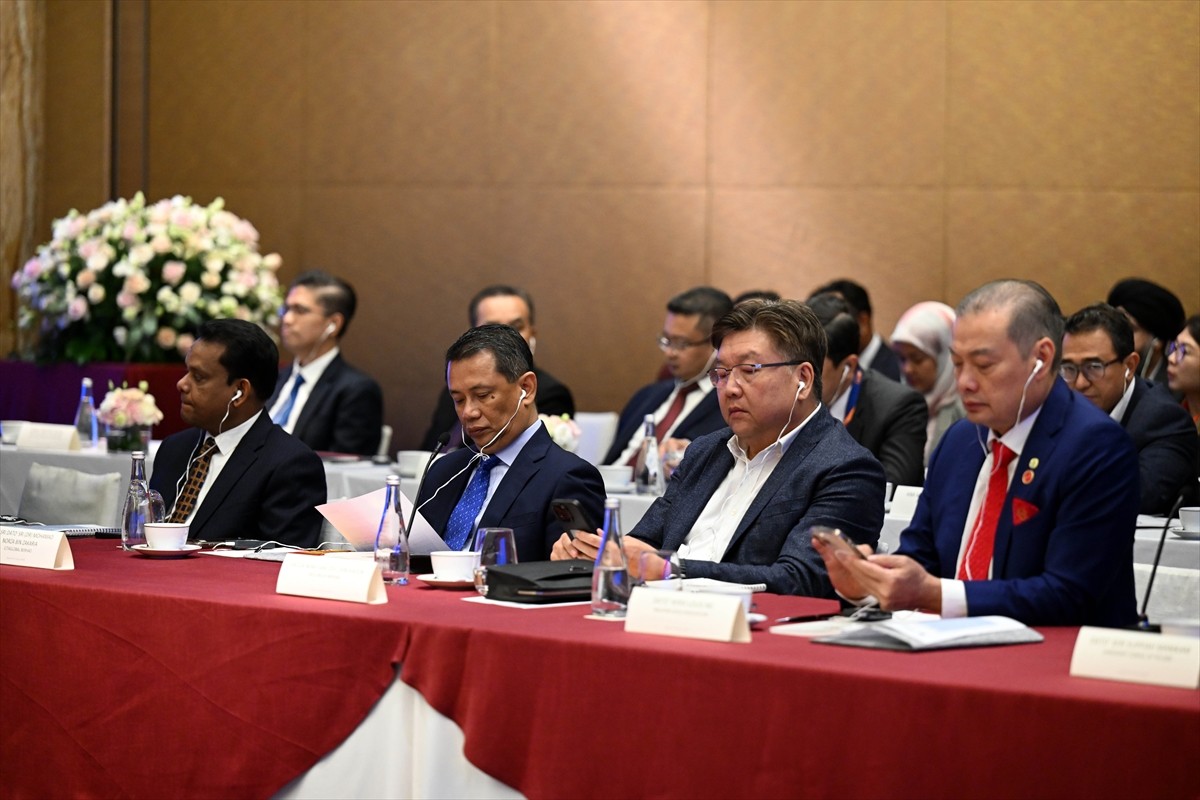 Kırgızistan Cumhurbaşkanı Sadır Caparov,  Malezya'ya gerçekleştirdiği resmi ziyaret kapsamında...