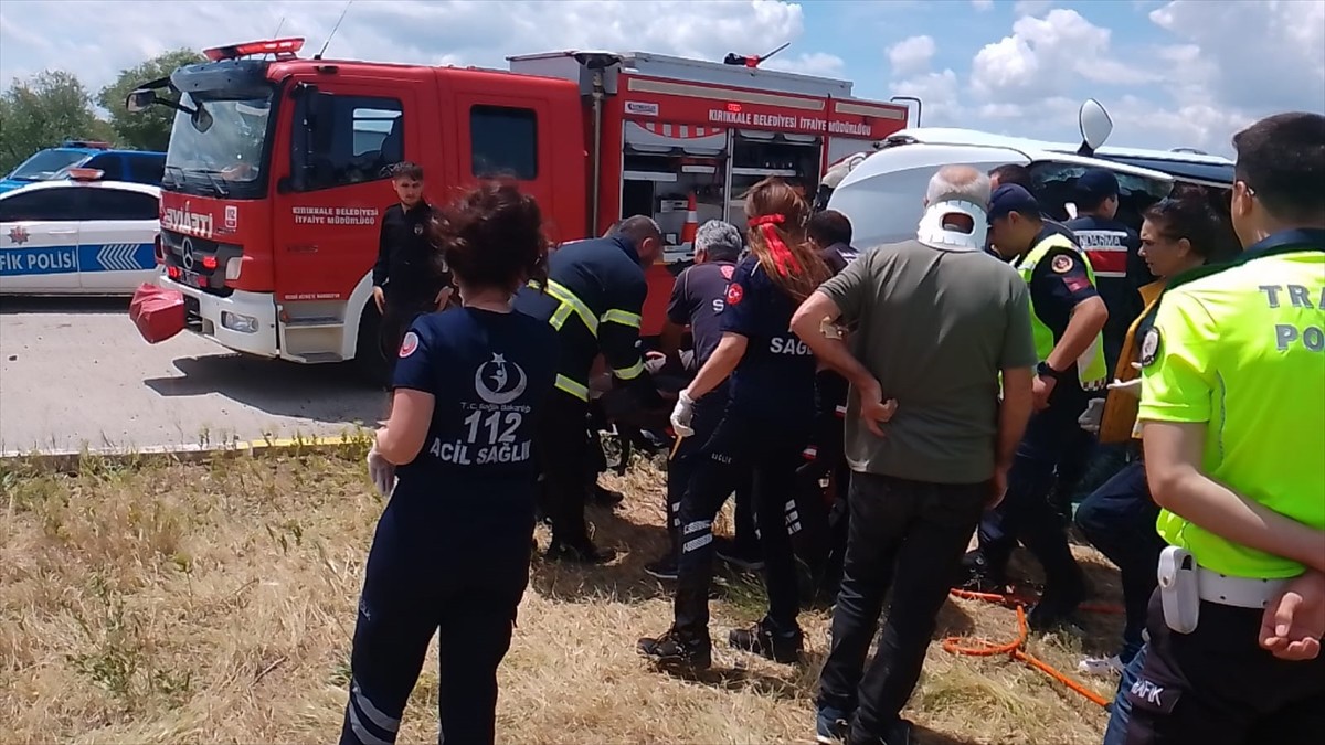 Kırıkkale'de otomobilin devrilmesi sonucu yaralanan 2 kişi tedavi altına alındı. Kaza yerine...
