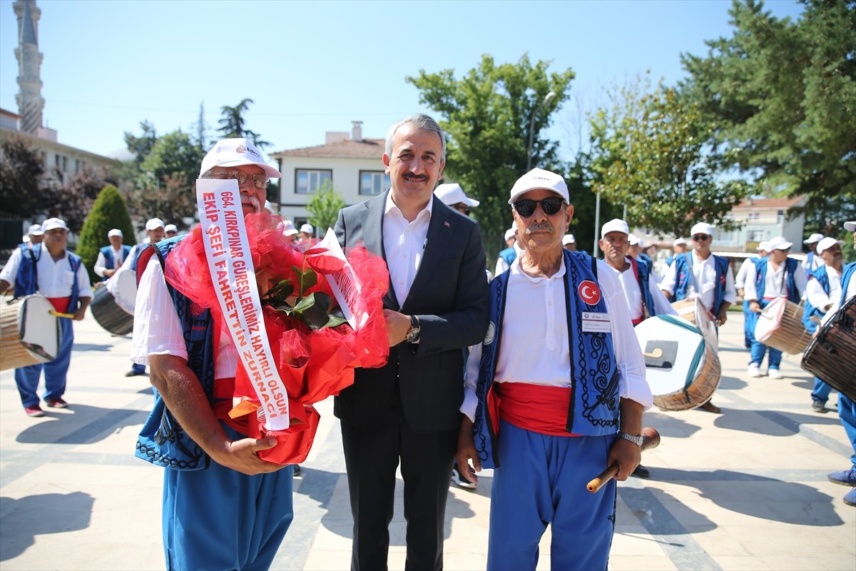 Kırkpınar davul zurna ekibi, Edirne Valisi Yunus Sezer'i 664. Tarihi Kırkpınar Yağlı Güreşleri'ne...
