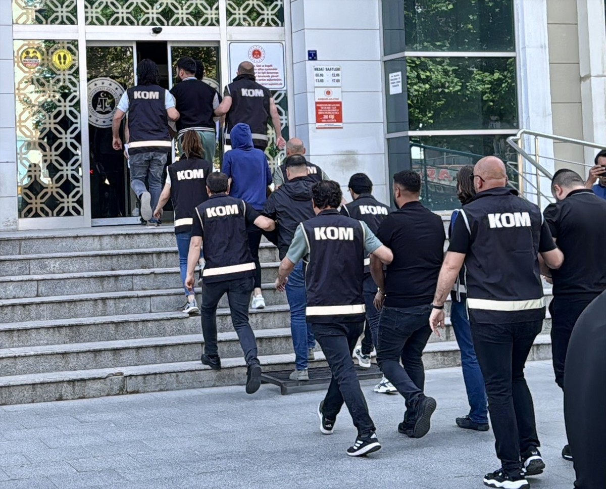 Kırşehir'de düzenlenen operasyonda "galericilik faaliyeti" adı altında yağma, tefecilik ve...